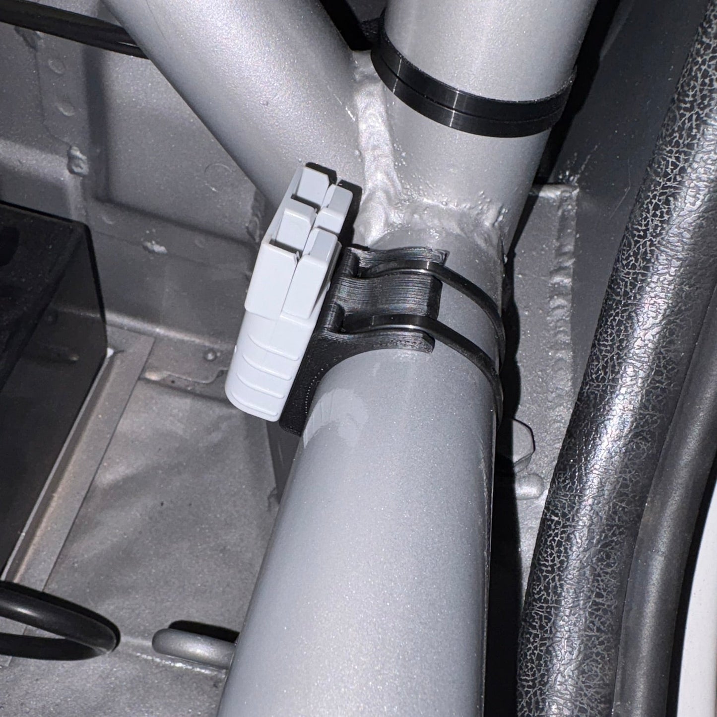 Soporte Conector Hermafrodita Rally — Fijación en Arco de Seguridad